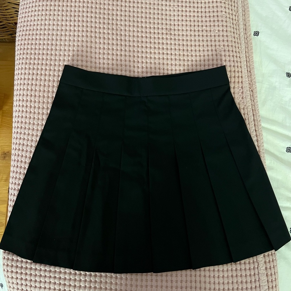 Uniqlo black pleated skirt